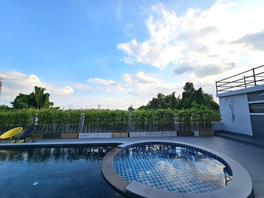 ดิ ไอคอนิก โฮเทล สุวรรณภูมิ แอร์พอร์ต Hotel บ้านบางบ่อ ภายนอก รูปภาพ